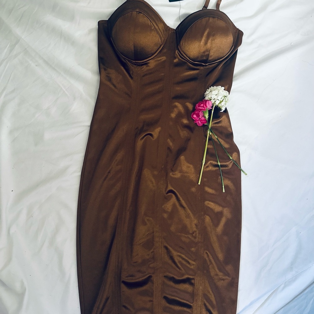 🤎 Fashion Nova Satin Bodycon Dress – Size M – NWT